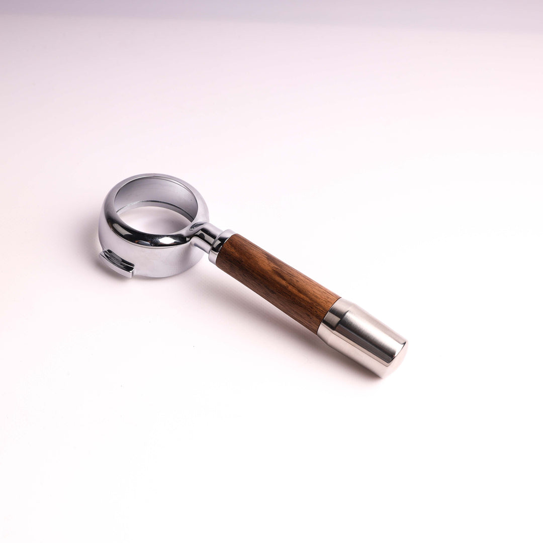 ECM style handle with bottomless portafilter